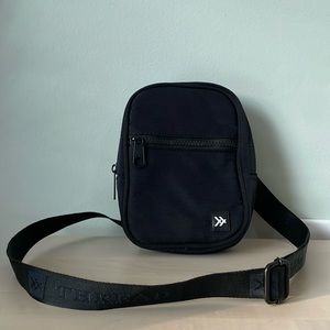 Thread crossbody bag! Super cute and trendy!!